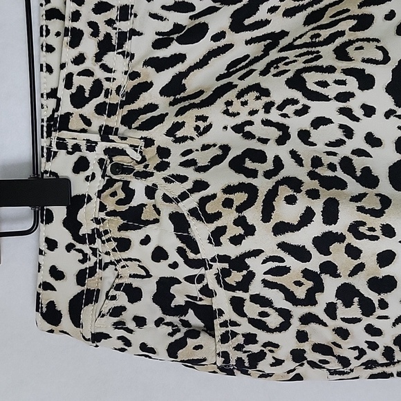 Chico's Sateen Cheetah Print Slim Leg Crop Pants Size 14 - Picture 3 of 7
